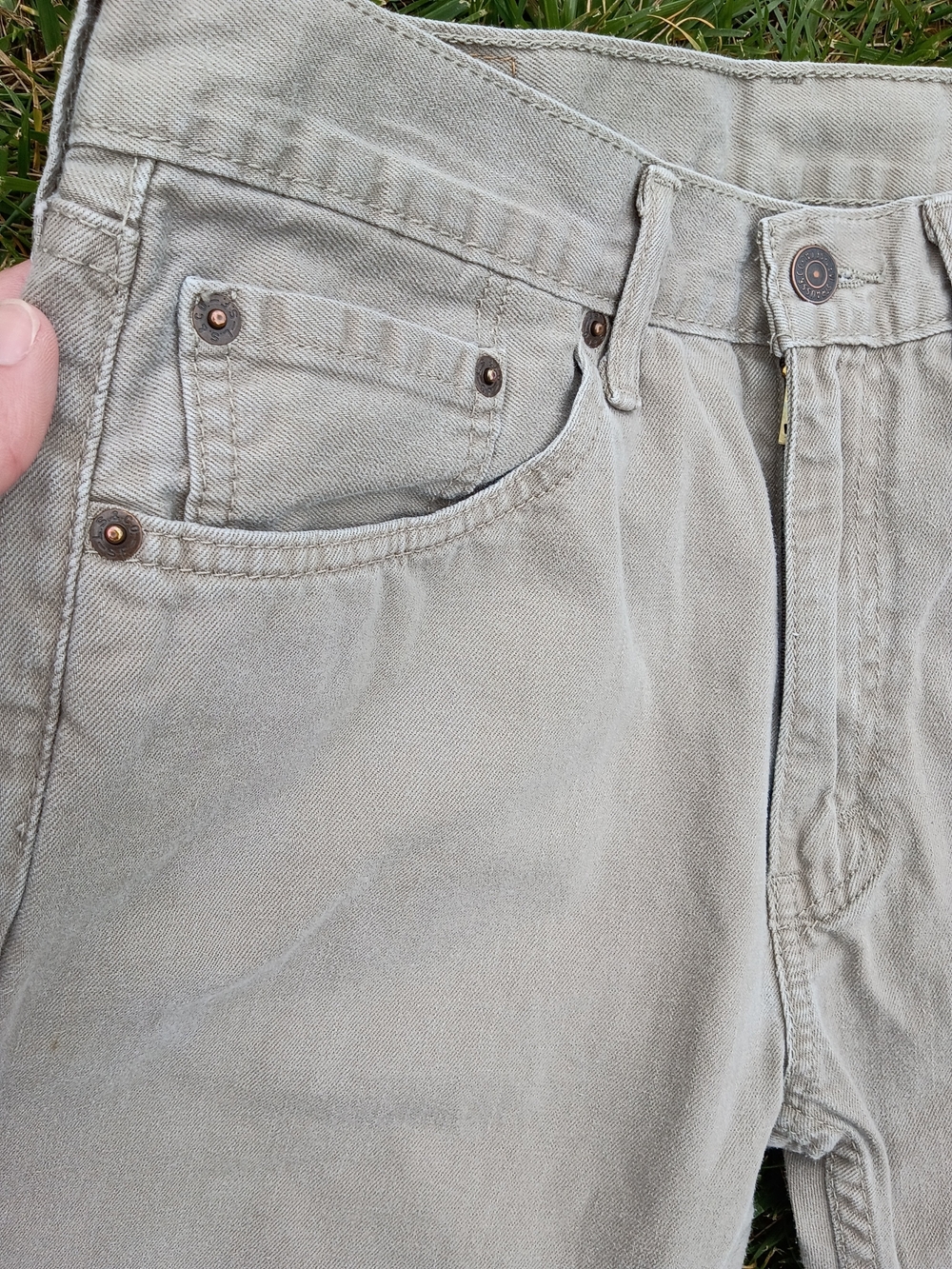 Levi's tan khaki 505™ pants with signature leather patch - Picture 11 of 11